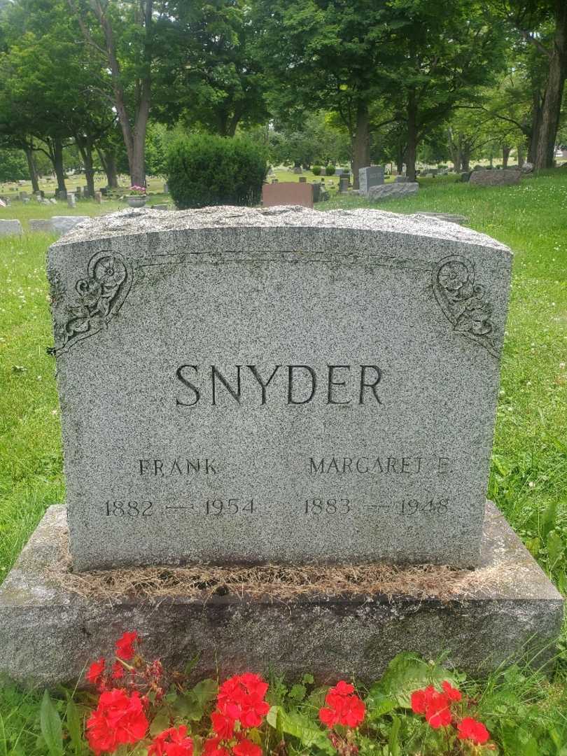Margaret E. Snyder's grave. Photo 3