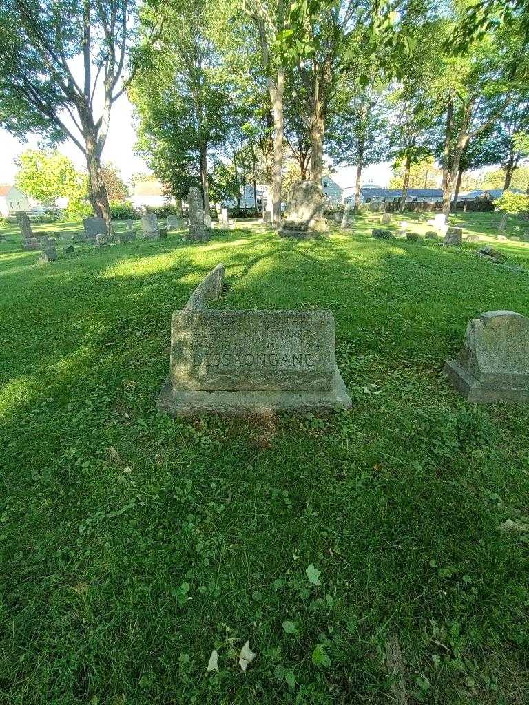 Frank F. Lessaongang's grave. Photo 1