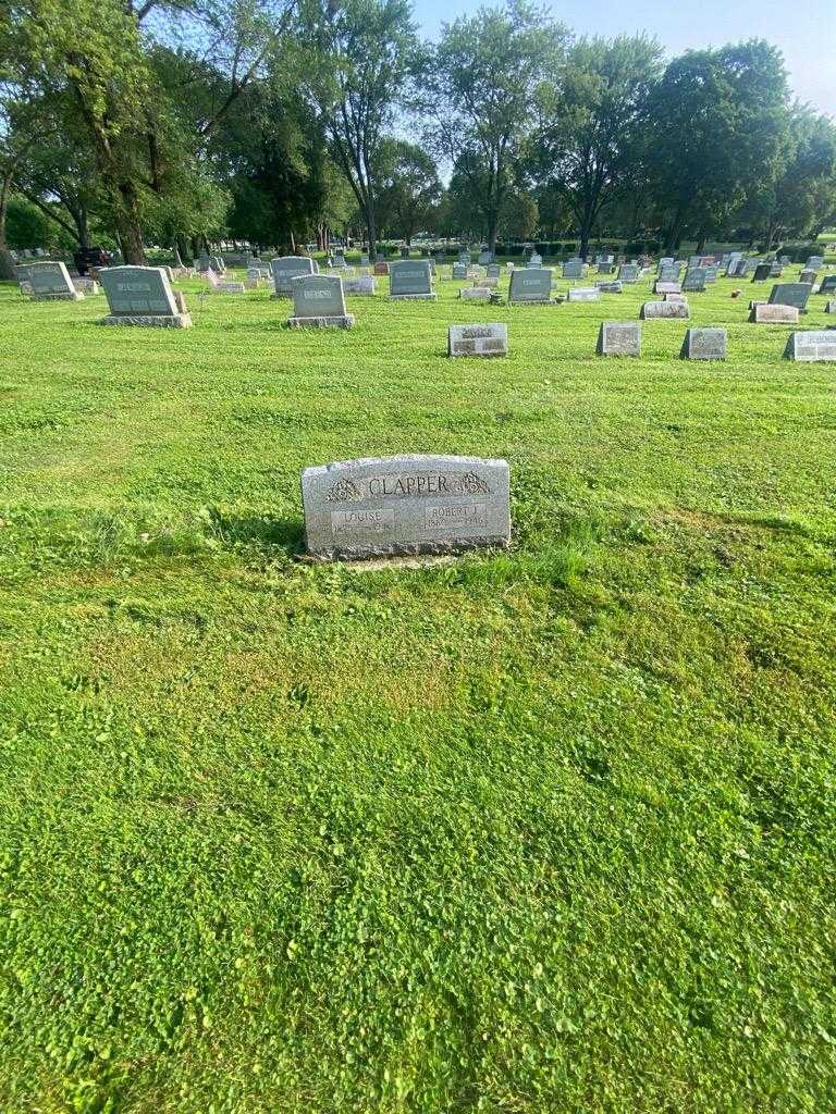 Louise Clapper's grave. Photo 1