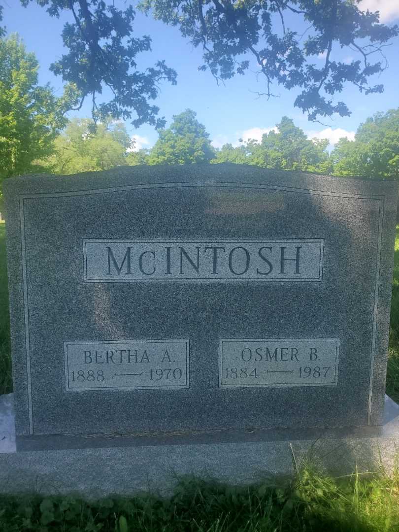 Osmer B. McIntosh's grave. Photo 1