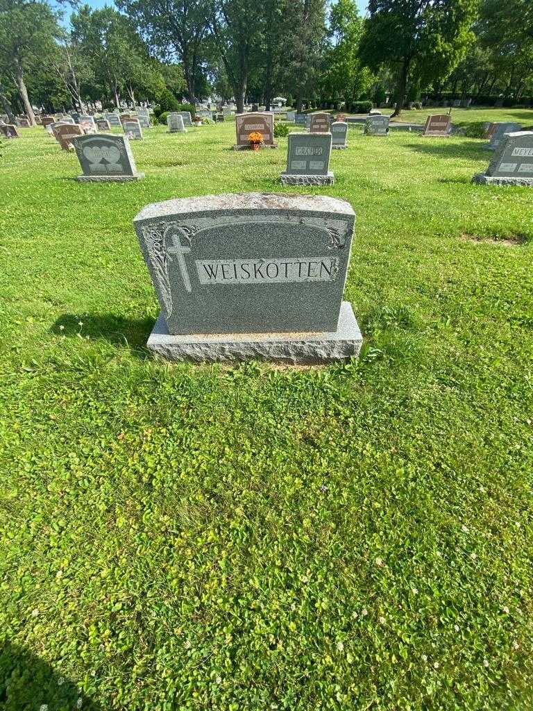Kathryne Harrer Weiskotten's grave. Photo 3