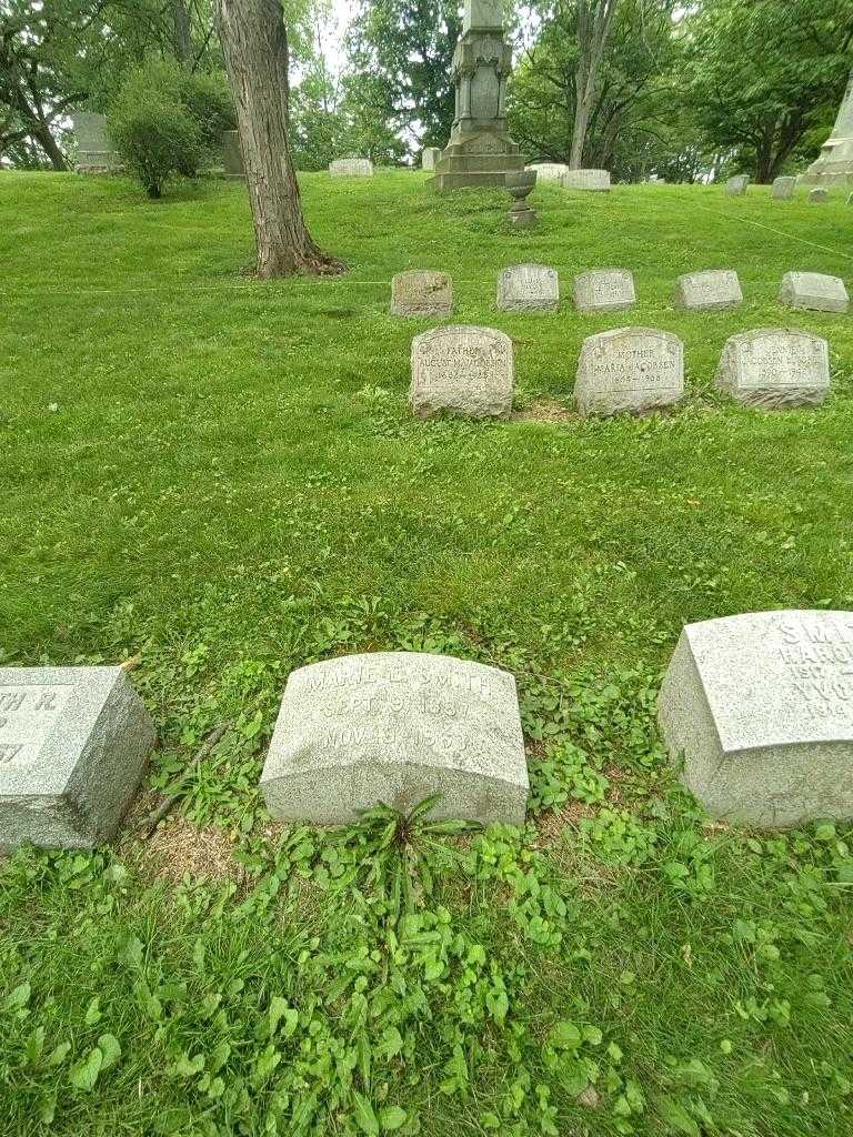Marie E. Smith's grave. Photo 1