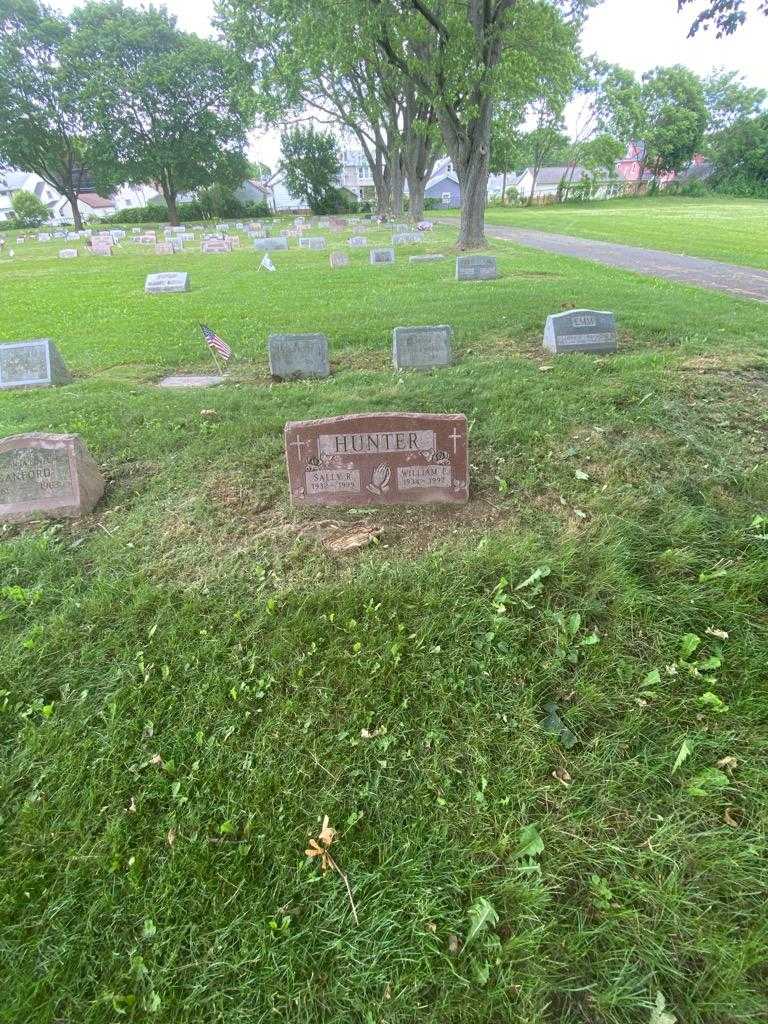 William F. Hunter's grave. Photo 1