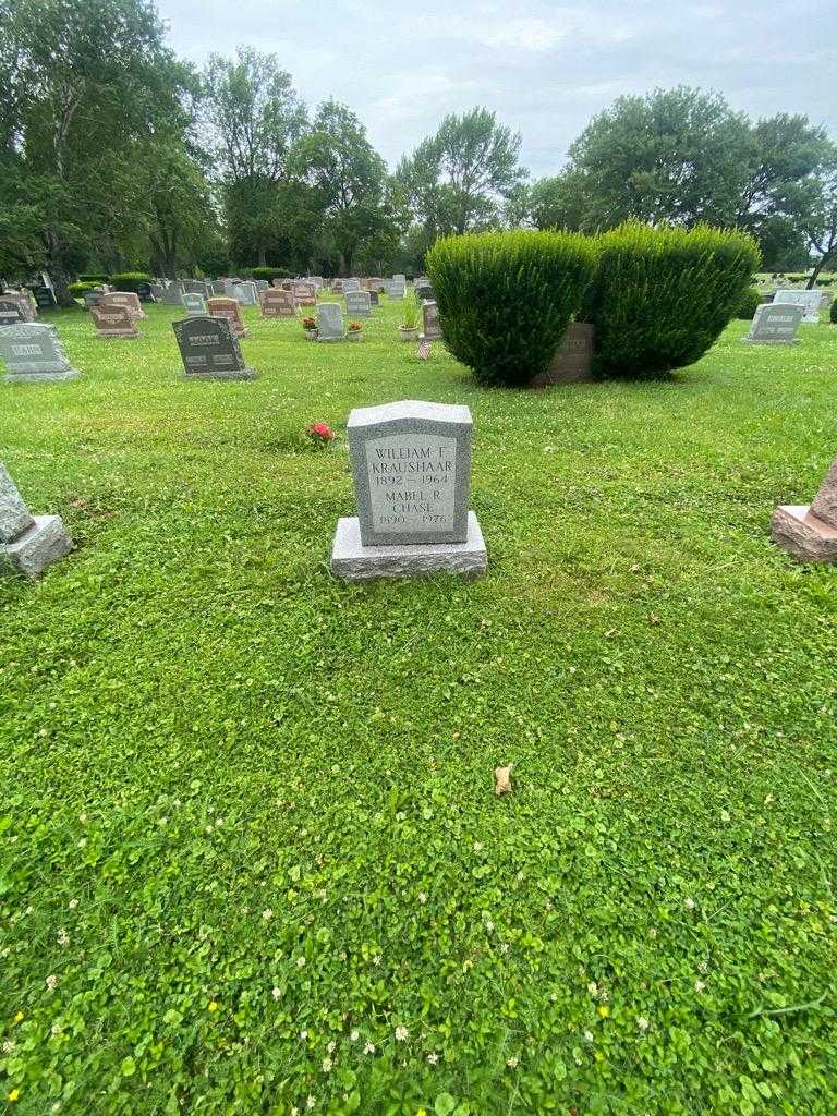 Mabel R. Chase's grave. Photo 1