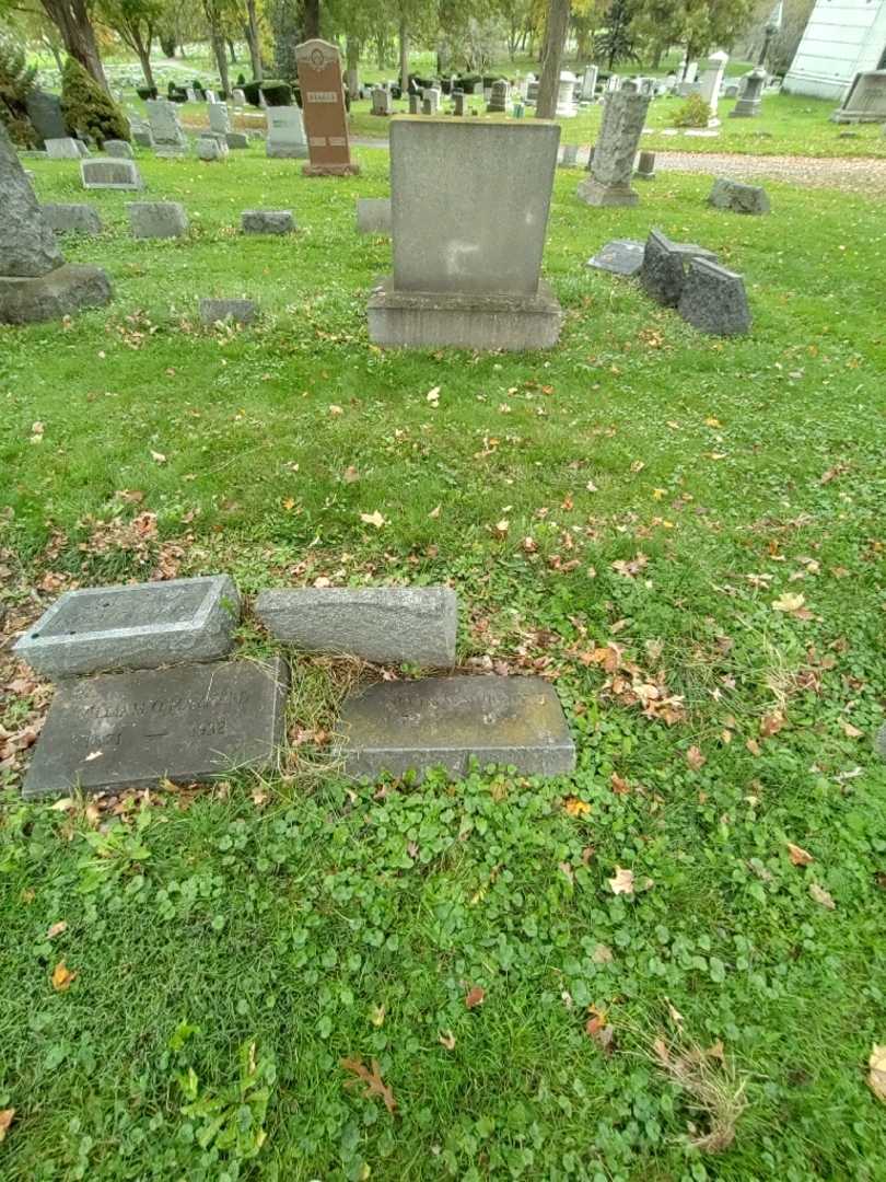 Marion M. Murphy's grave. Photo 1