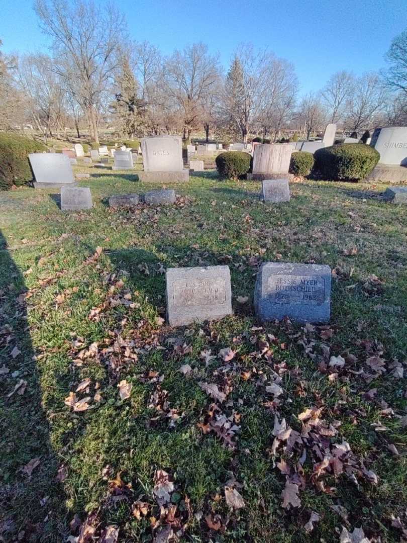 Isadore Rothschild's grave. Photo 1