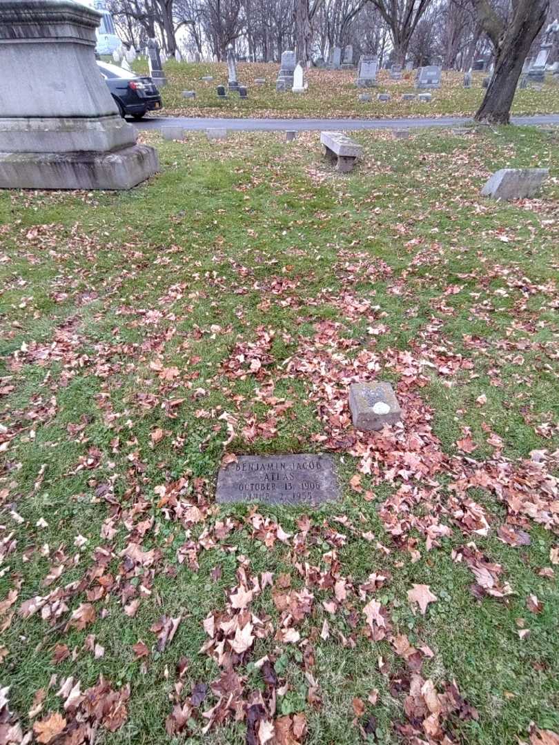 Benjamin Jacob Atlas's grave. Photo 1