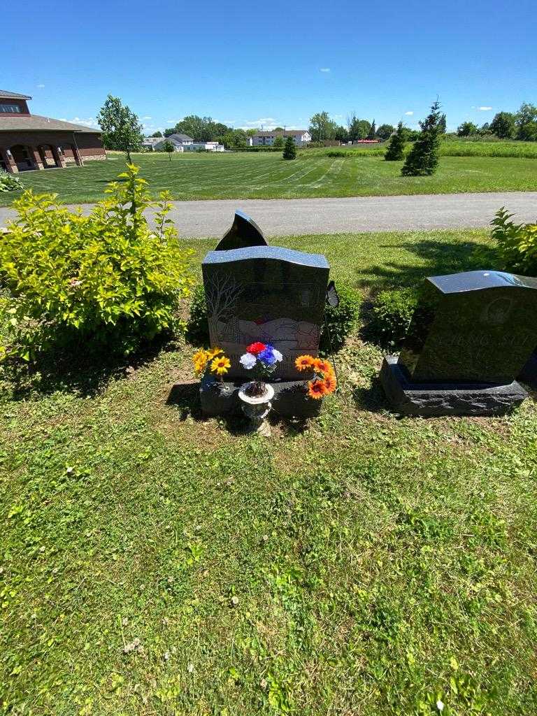 Minh H. Nguyen's grave. Photo 1