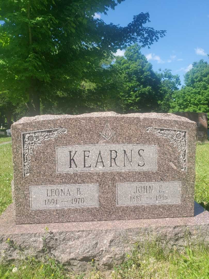 Leona B. Kearns Wray's grave. Photo 3