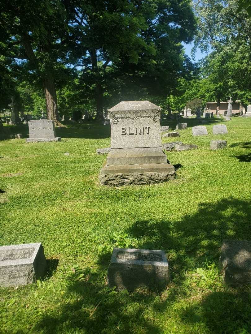Caroline Blint's grave. Photo 2