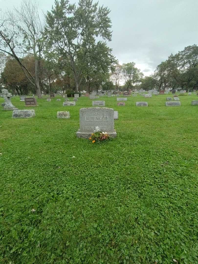 Matie B. J. Auringer's grave. Photo 1