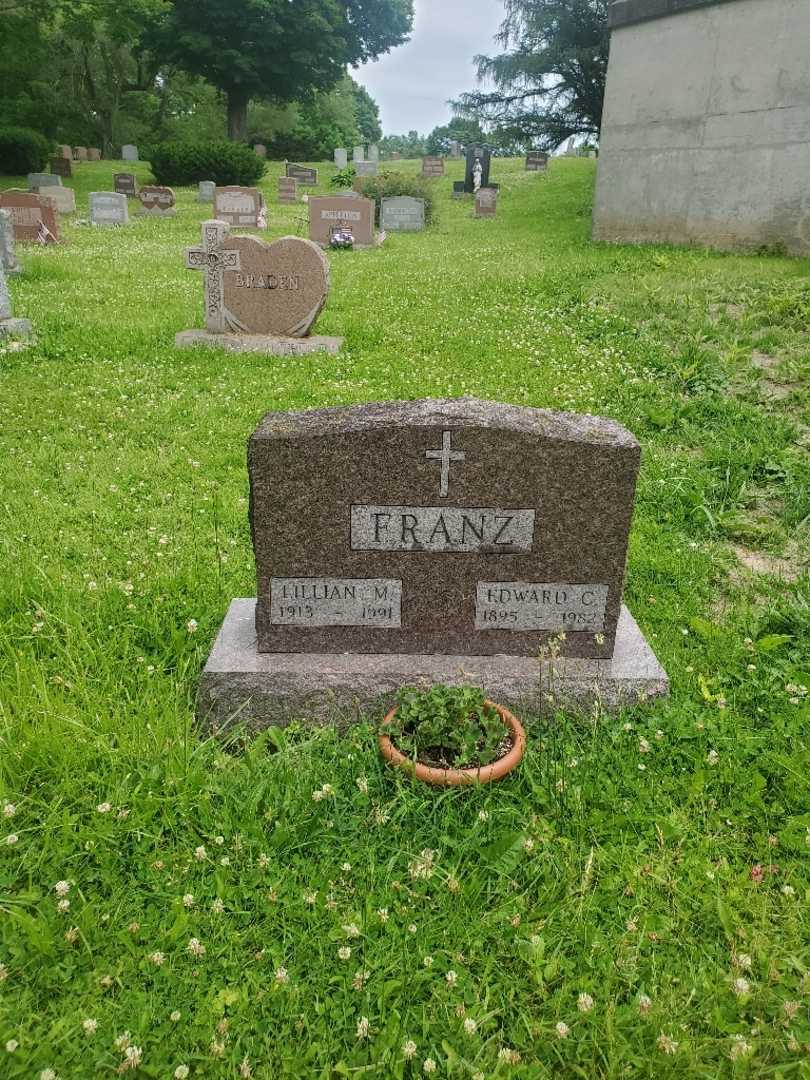 Lillian M. Franz's grave. Photo 3