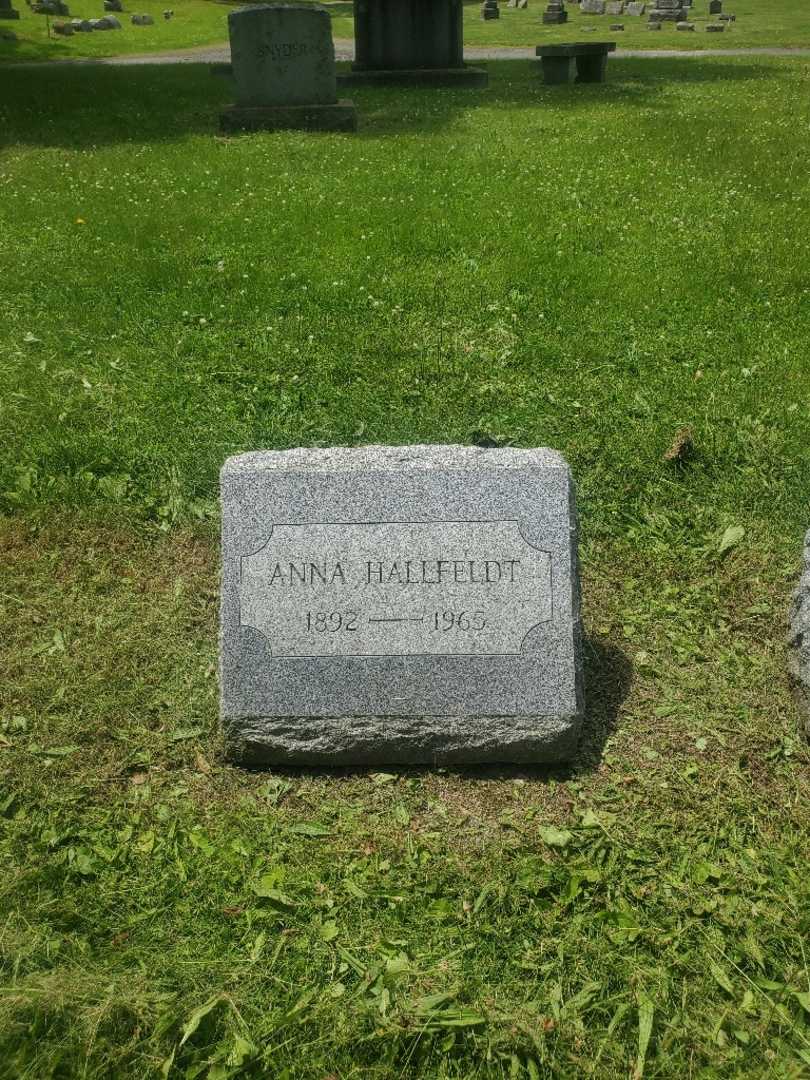 Anna Hallfeldt's grave. Photo 2