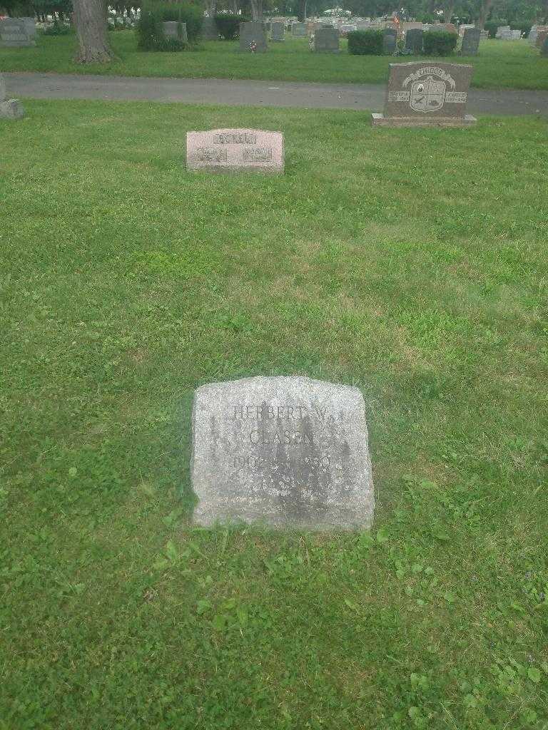 Herbert W. Clasen's grave. Photo 1