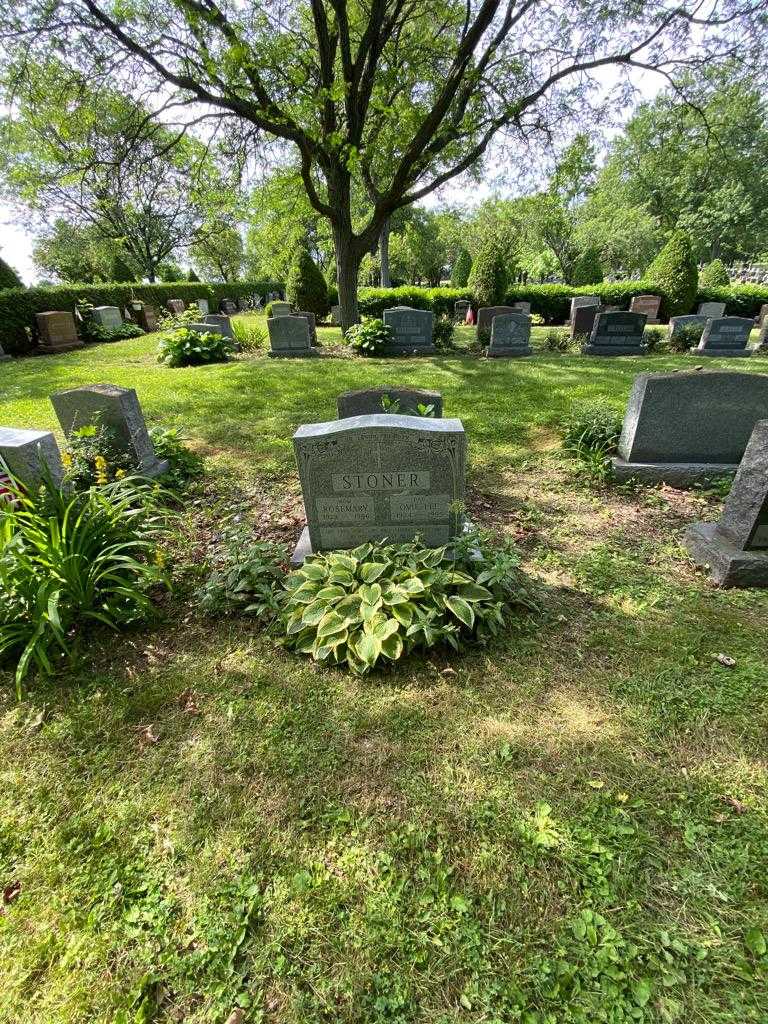 Ovie Lee Stoner's grave. Photo 1