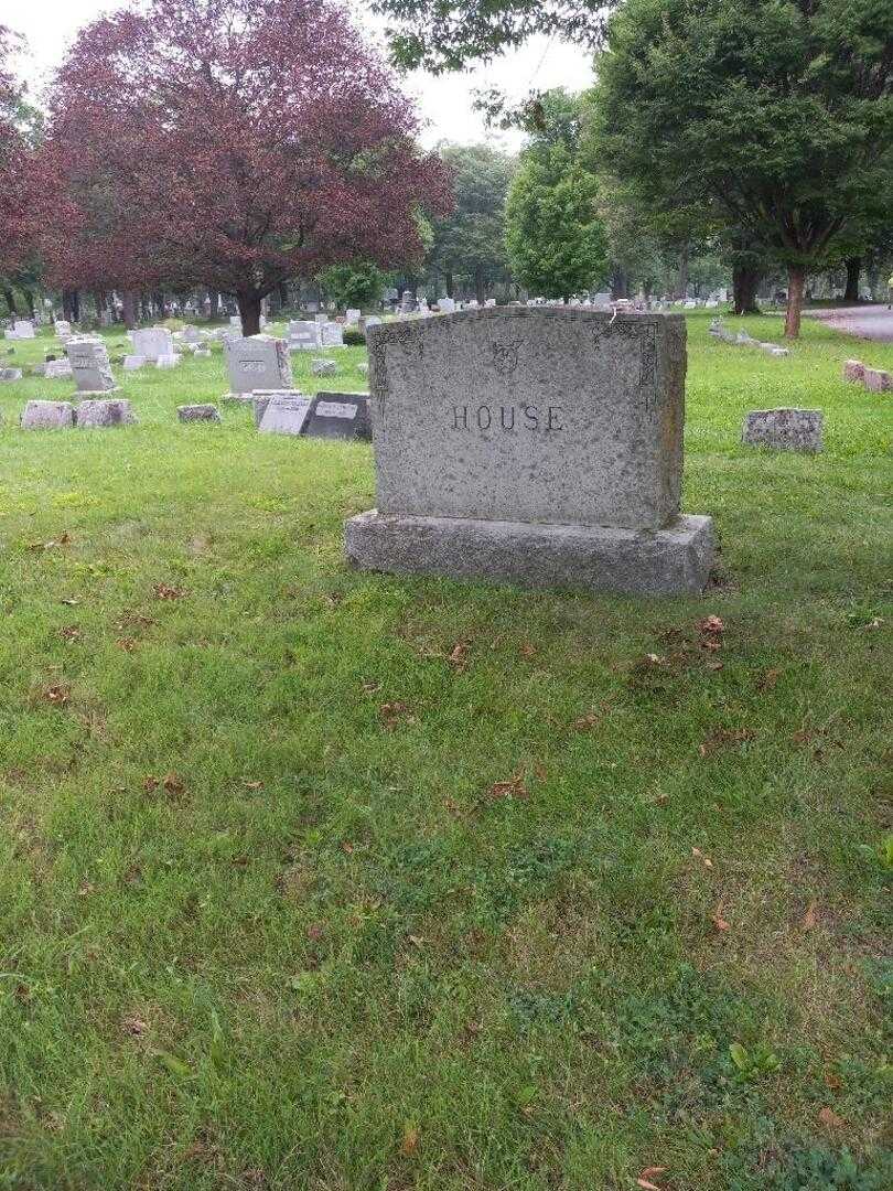Minnie E. House's grave. Photo 4
