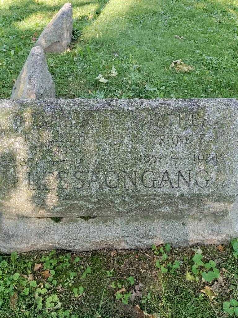 Frank F. Lessaongang's grave. Photo 3