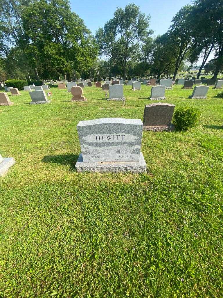 Arlene F. Hewitt's grave. Photo 1