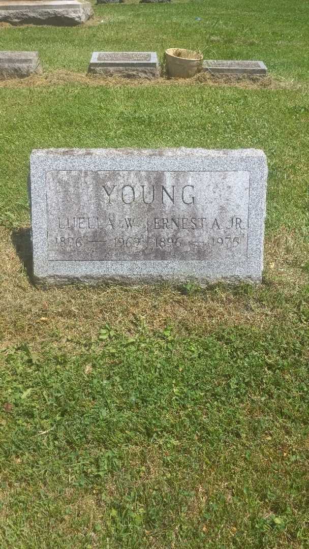 Luella W. Young's grave. Photo 3