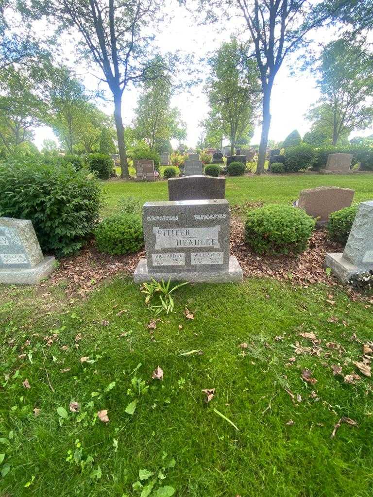 William O. Headlee's grave. Photo 1
