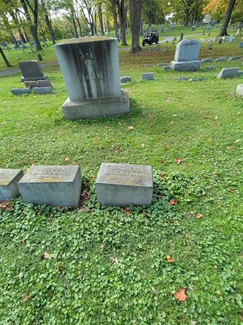 Lawrence H. King's grave. Photo 1