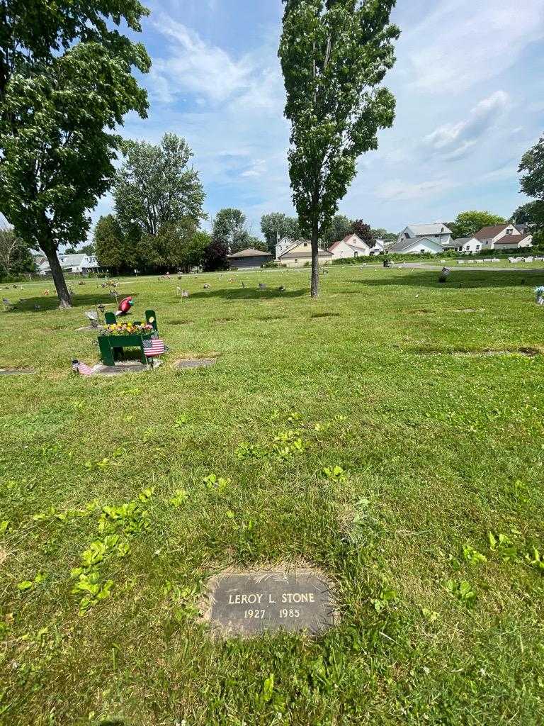 Leroy L. Stone's grave. Photo 1