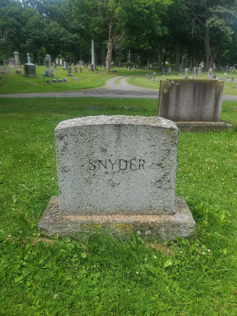Margaret E. Snyder's grave. Photo 5