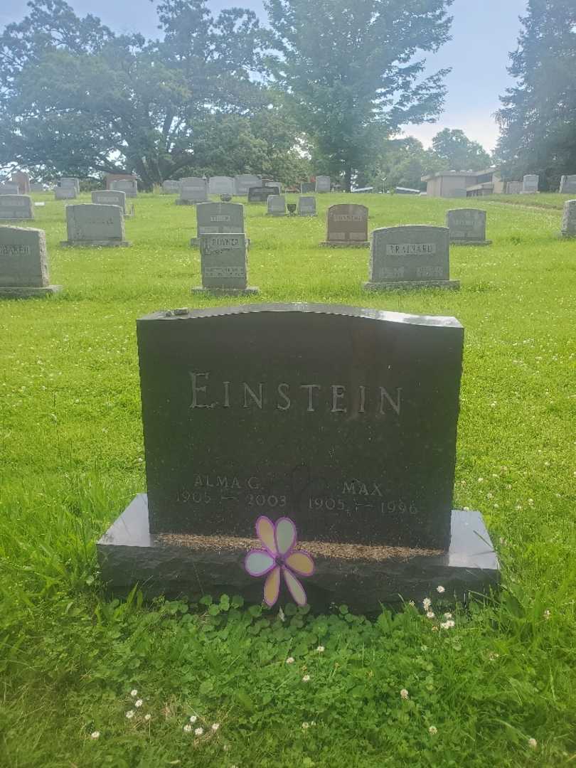 Alma Lina G. Einstein's grave. Photo 3