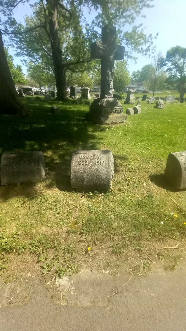 Oscar W. Oberlander's grave. Photo 2