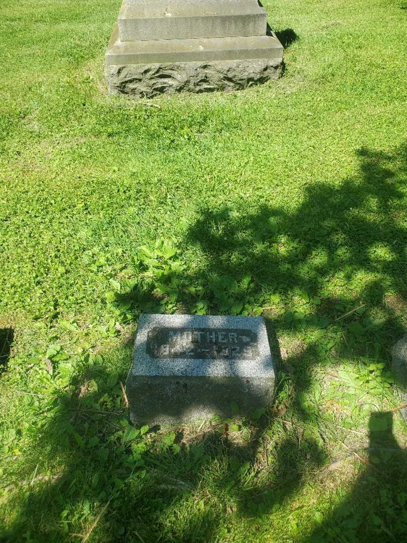 Caroline Blint's grave. Photo 3