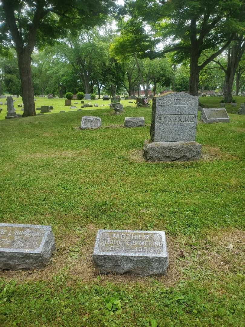 Charlotte Bowering's grave. Photo 1