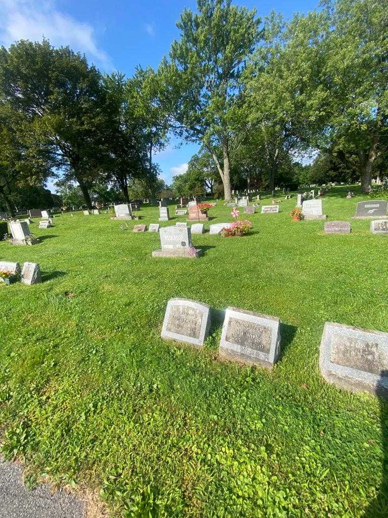 Anna May Hobson's grave. Photo 1