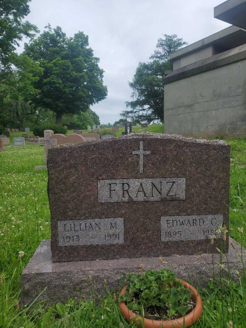 Lillian M. Franz's grave. Photo 1