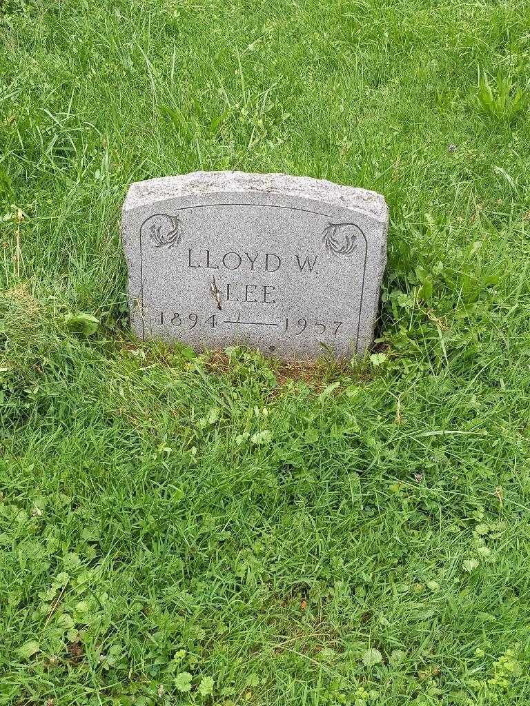 Lloyd W. Lee's grave. Photo 2