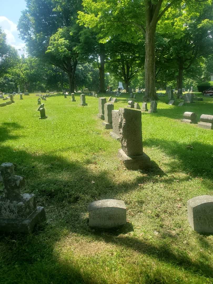 Ruth Hendman's grave. Photo 1