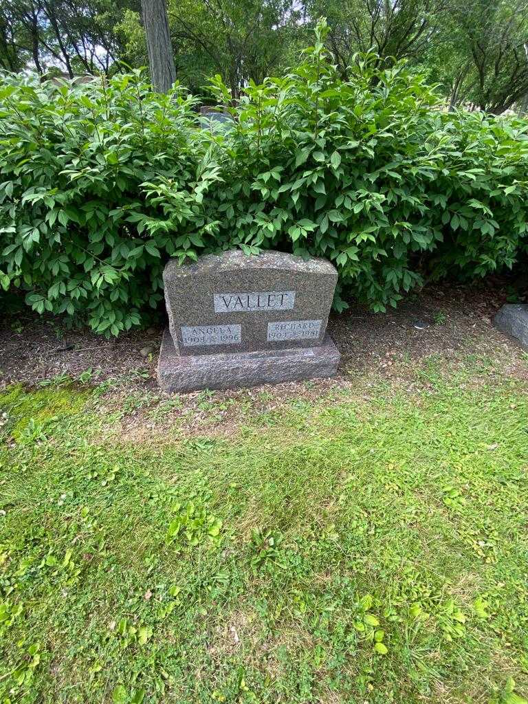 Angela Vallet's grave. Photo 1