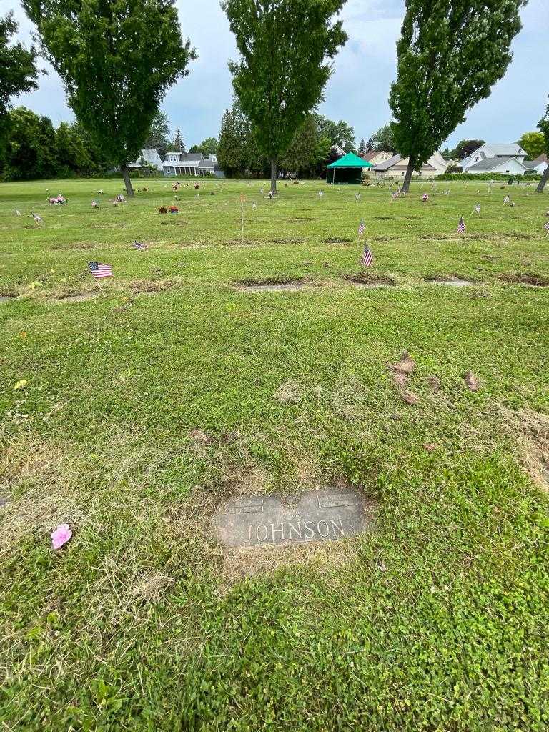 Helen Johnson's grave. Photo 1