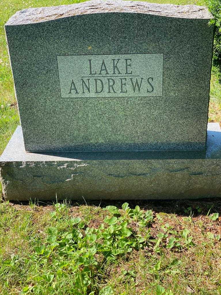 Clifford F. Lake Andrews's grave. Photo 4