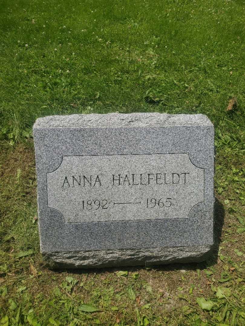 Anna Hallfeldt's grave. Photo 3