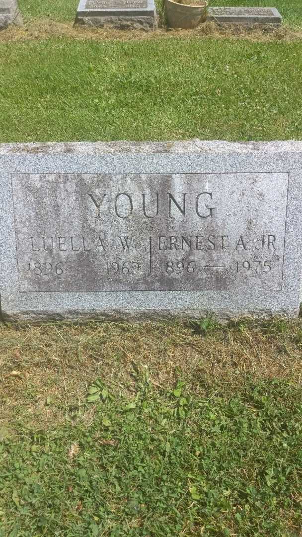Luella W. Young's grave. Photo 1