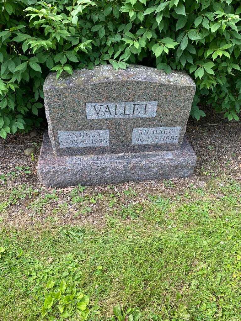 Angela Vallet's grave. Photo 2