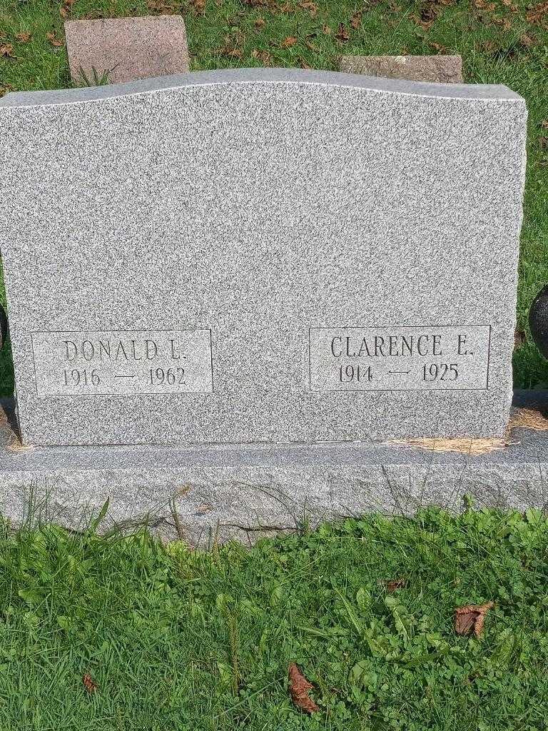 Clarence E. Alpeter's grave. Photo 1