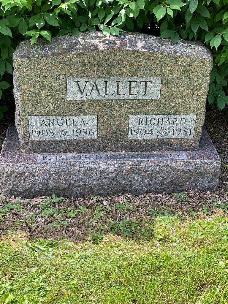 Angela Vallet's grave. Photo 3