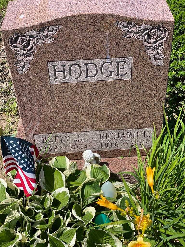 Betty J. Hodge's grave. Photo 3