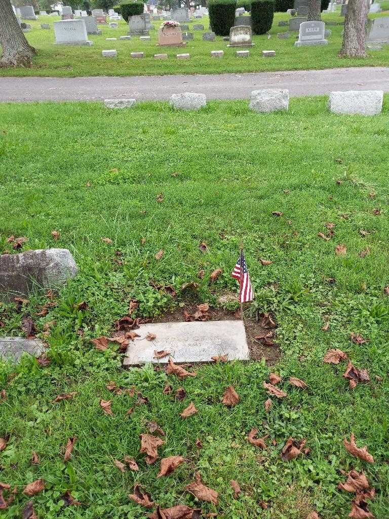 Clyde J. Quick's grave. Photo 1