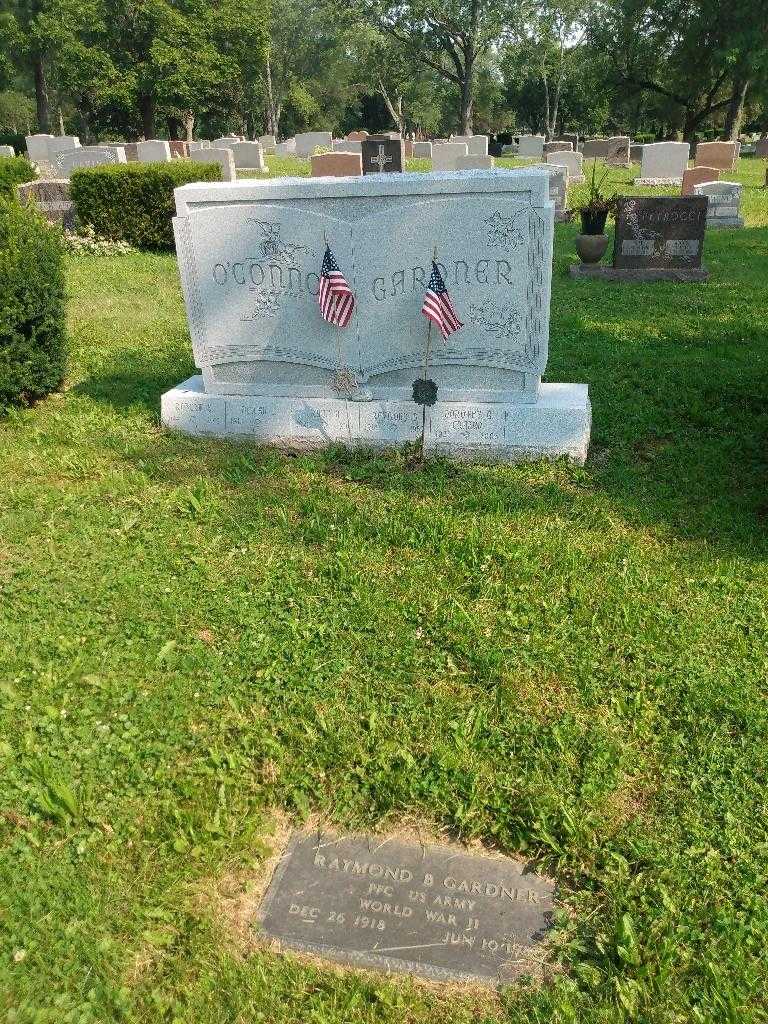 Raymond B. Gardner's grave. Photo 2