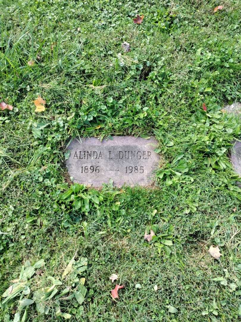 Alinda L. Dunger's grave. Photo 2