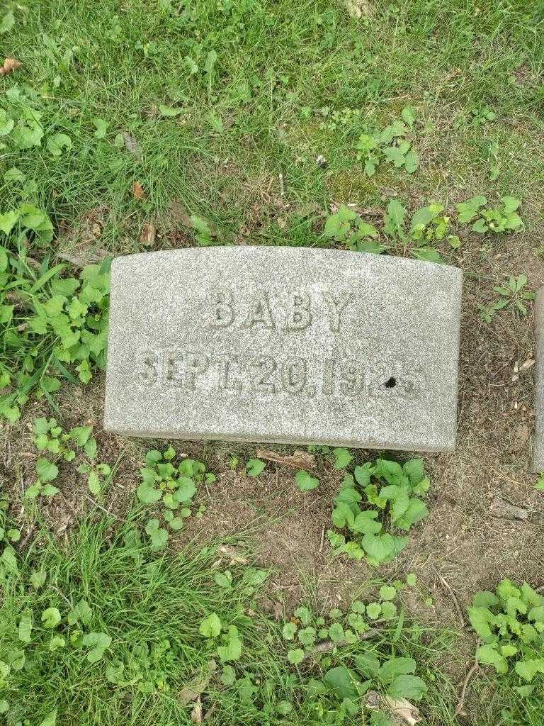 Baby Infant Smith's grave. Photo 1
