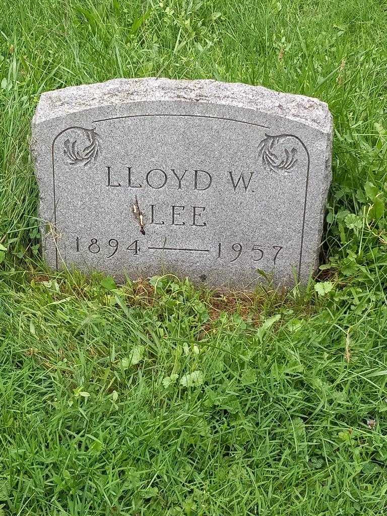 Lloyd W. Lee's grave. Photo 3