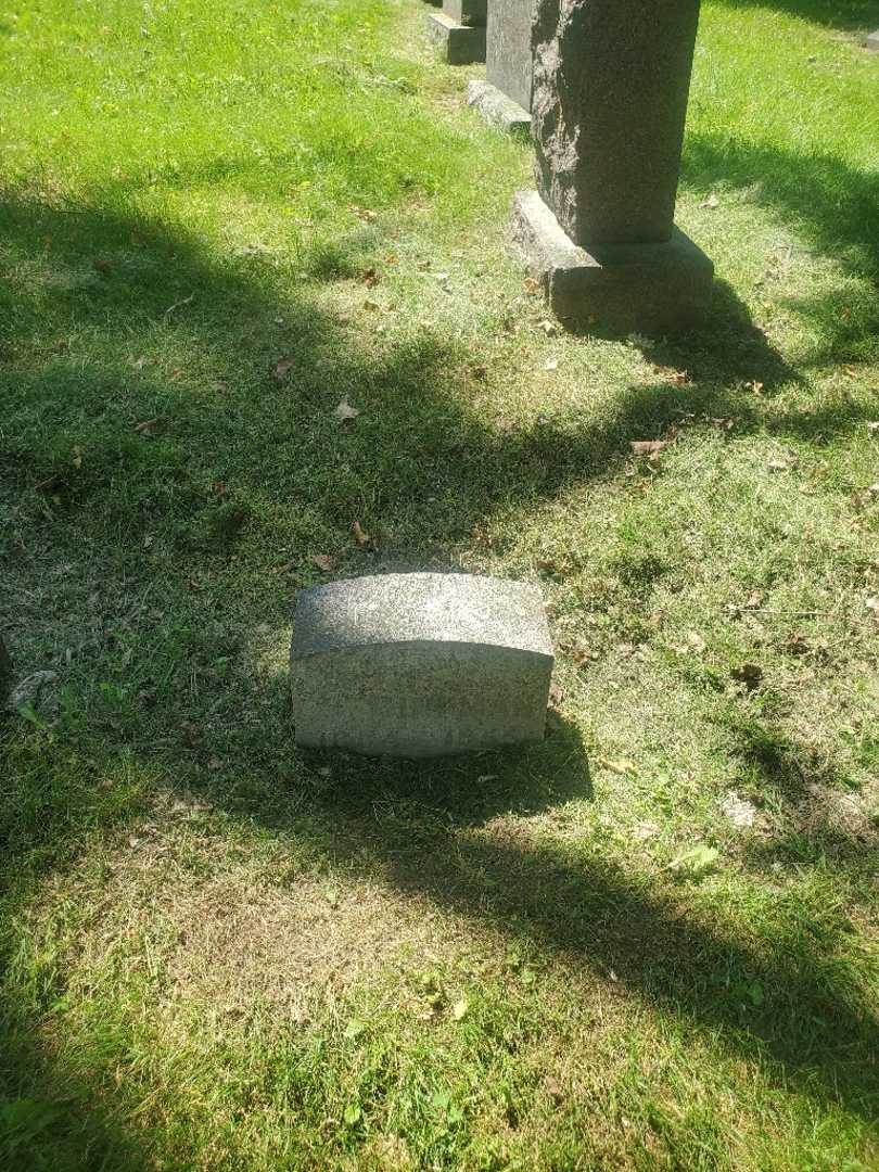 Ruth Hendman's grave. Photo 2